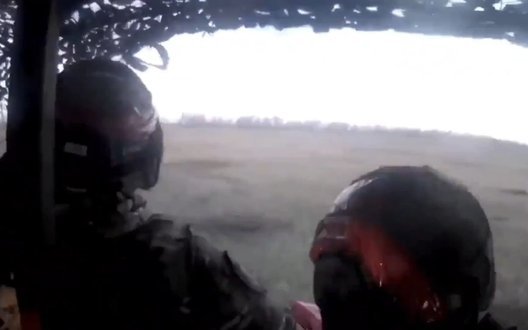 "Давай быстрее, сейчас разберут нас": рашист зафільмував влучання FPV-дрона у БМП-2 з піхотою. ВIДЕО