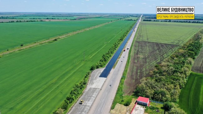 На Дніпропетровщині ремонтують трасу Дніпро-Павлоград 01