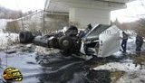 Очередная серьезная авария на трассе Киев-Чоп. Фура с битумом слетела с моста в реку. ФОТО