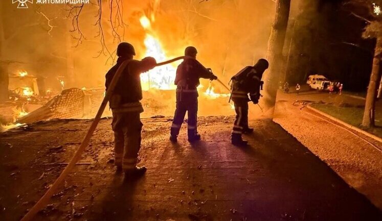 Рашисты атаковали Житомирщину: ранен спасатель ГСЧС, возникли пожары. ФОТОрепортаж
