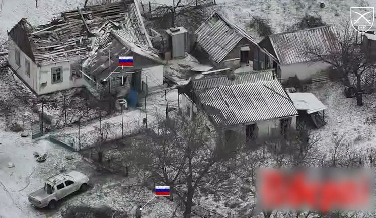 Окупант утік від своїх поплічників та побіг за бійцем 225-го ОШП, щоб здатися в полон. ВIДЕО