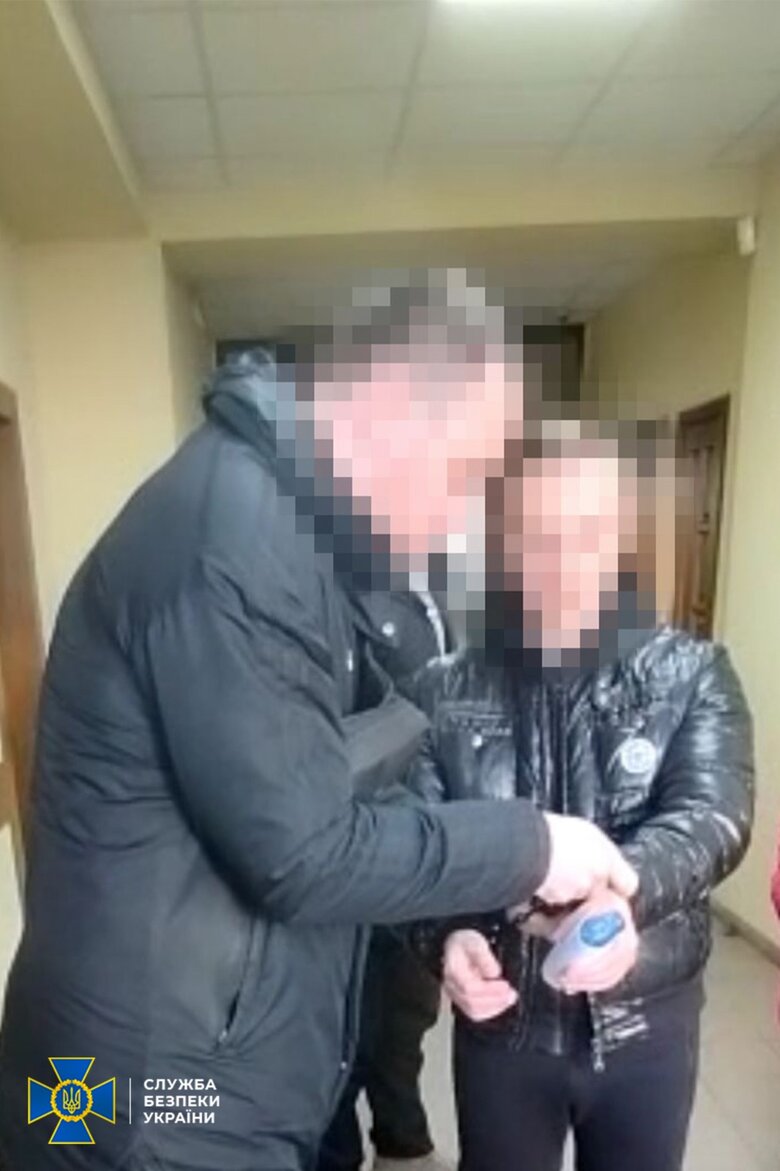 Ліквідовано три схеми ухилення від мобілізації: серед затриманих - голова військово-лікарської комісії та адвокат. Вартість послуг - від $3 тис., - СБУ 07
