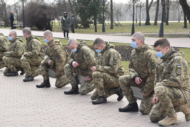 С погибшим в зоне ООС воином 58-й ОМПБр Владимиром Шпаком простились в Чернигове 18