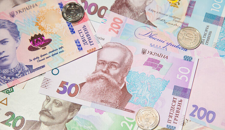 В Україні почала зменшуватися сума банківських вкладів у гривні. ІНФОГРАФІКА
