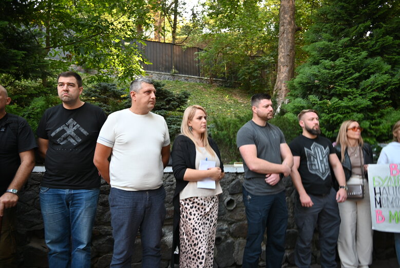 Акція Голоси полеглих Героїв: родичі загиблих воїнів закликають владу створити Національне військове кладовище у Биківні 17