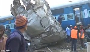 115 people killed and 200 injured as train crashed in India. PHOTO (updated)