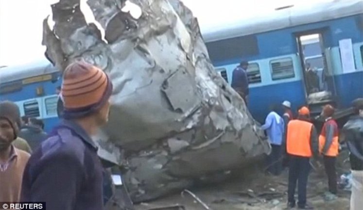 115 people killed and 200 injured as train crashed in India. PHOTO (updated)
