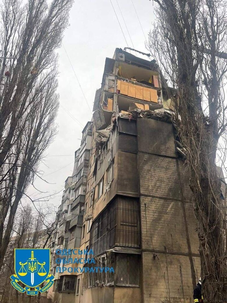 Наслідки влучання дрона в Одесі
