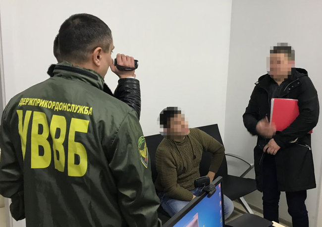 Росіянин намагався потрапити в Україну за $200 хабара, а потрапив безплатно, але відразу у відділення поліції 03