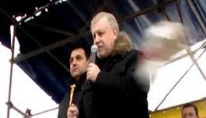 "Страшная" месть: Студент бросил в российского политика Миронова подушкой. ВИДЕО.