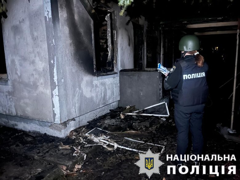 після атаки Шахедів горить будинок на Київщині