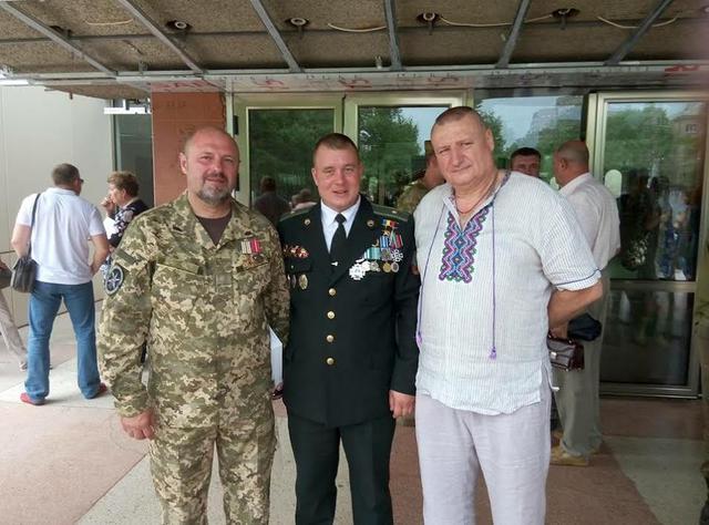 николаев герой народный награждение