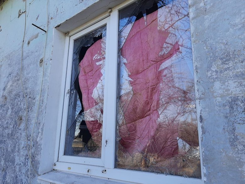 Снаряды войск РФ повредили 14 домов в Новогнатовке, жители поселка остались без света и газа 01