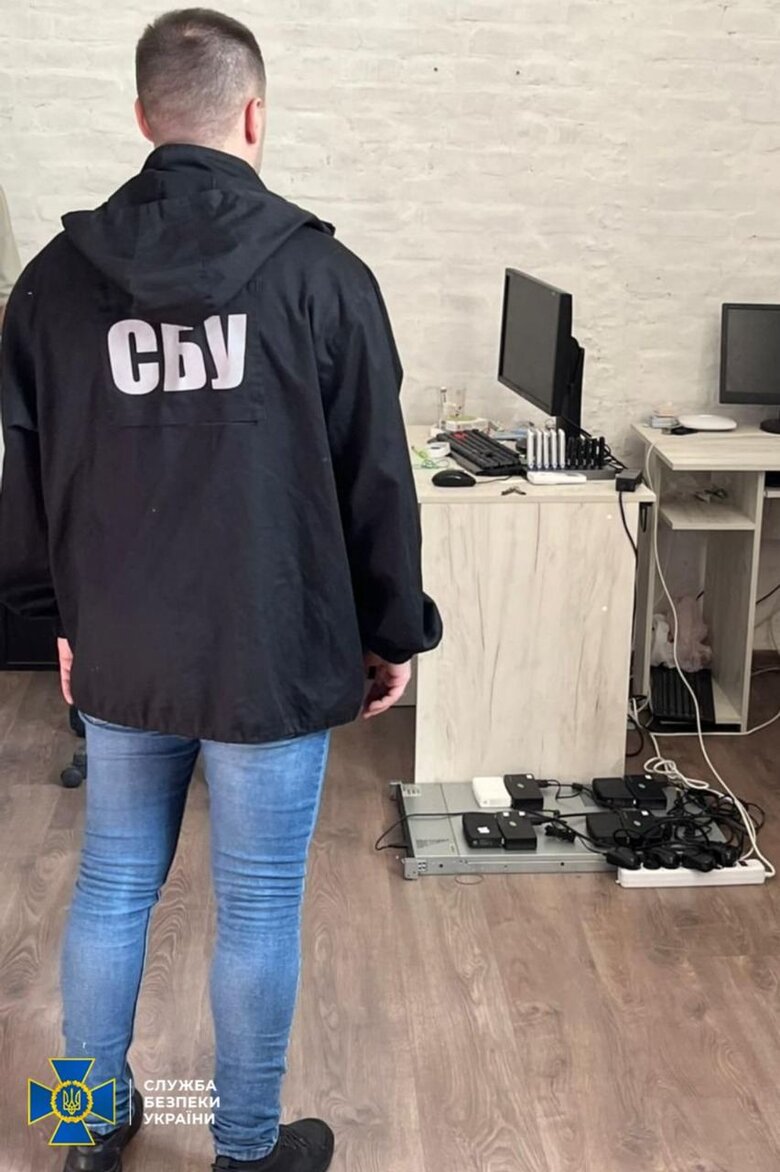 Распространяли панические настроения и фейки о ВСУ. СБУ заблокировала 2 ботофермы в Киевской области и в Одессе 04