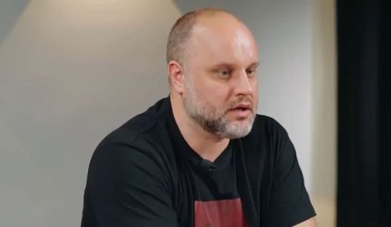 Губарєв про стосунки Азарова і Януковича: "Пока премьер ездил в командировку, люди президента миллиард долларов сп#здили". ВIДЕО