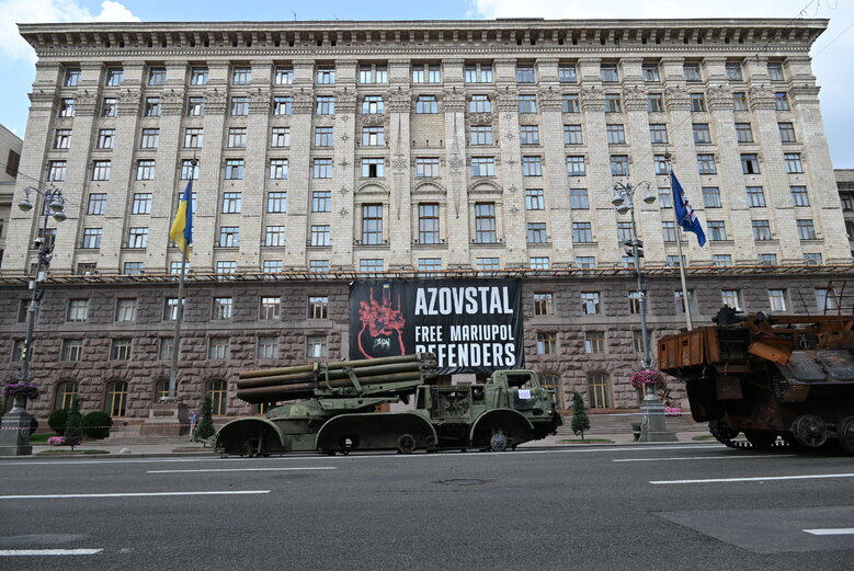 Выставка уничтоженной военной техники РФ на столичном Крещатике 48