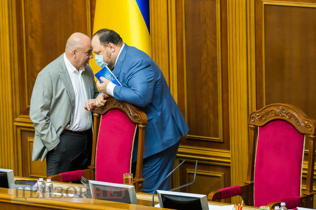 Ківа і сторіз оголених дівчат, Яценко в гостях у слуг народу і Куницький, який шепоче на вухо Забуранній, - робота ВР 15 вересня 13