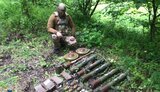 Схрон терористів виявлено на Луганщині. Серед вилученого - заборонена Оттавською конвенцією міна-жаба, - СБУ. ФОТО