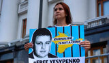 У США охочіше приймають родичів українських політв