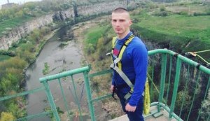 Один проти шістьох. Cправа десантника Андрія Пекельного, який захищав себе та матір на власному подвір’ї