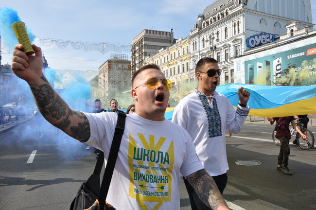 Найбільший прапор України пронесли центром Києва 07