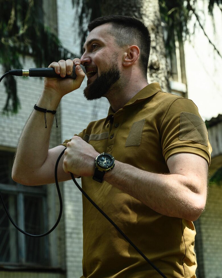 Реп-виконавець та військовослужбовець ЯрмаК: Я розумів, що напад буде, але до такого кошмару складно підготуватися 03