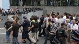Как оппозиция прорывала кордоны милиции. ФОТОрепортаж