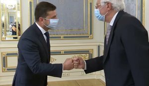 Фразу Борреля "ЄС - не банкомат" видалили, щоб краще відобразити продуктивний візит до Києва, - представник Єврокомісії Стано