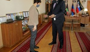 Окупаційний "мер" Дебальцевого Захаревич похвалився тим, що подарував дитсадку кухонний віничок за 40 грн. СКРИНШОТИ