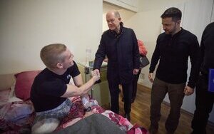Zelenskyy and Scholz visit wounded Ukrainian soldiers
