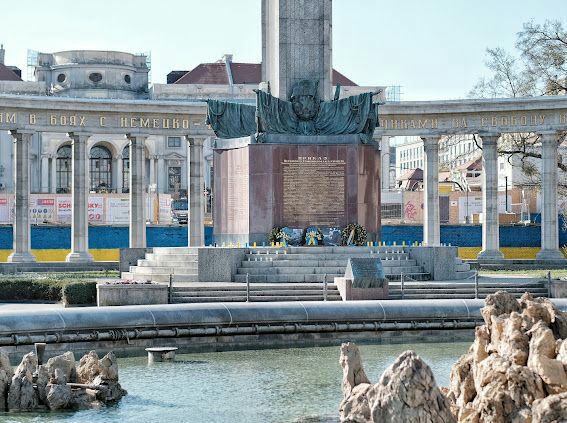 В Вене украинские активисты противостояли российской пропаганде во время мероприятий, приуроченных к освобождению города в 1945 году 03