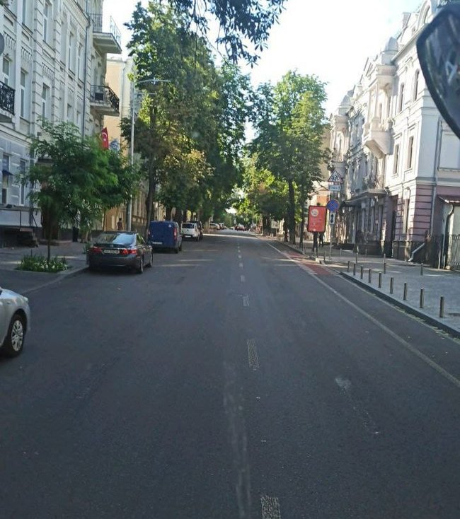 Припаркованные на велополосах автомобили будут эвакуировать, - КГГА 01