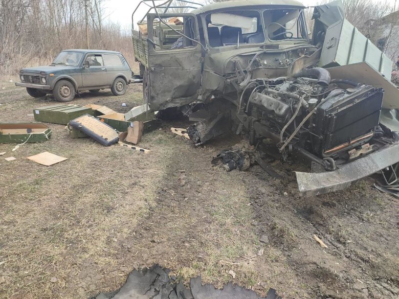 Українські воїни знищили танк, 2 броньованих автомобілі та вантажівку на Сіверському напрямку 02 Українські воїни знищили танк, 2 броньованих автомобілі та вантажівку на Сіверському напрямку 02