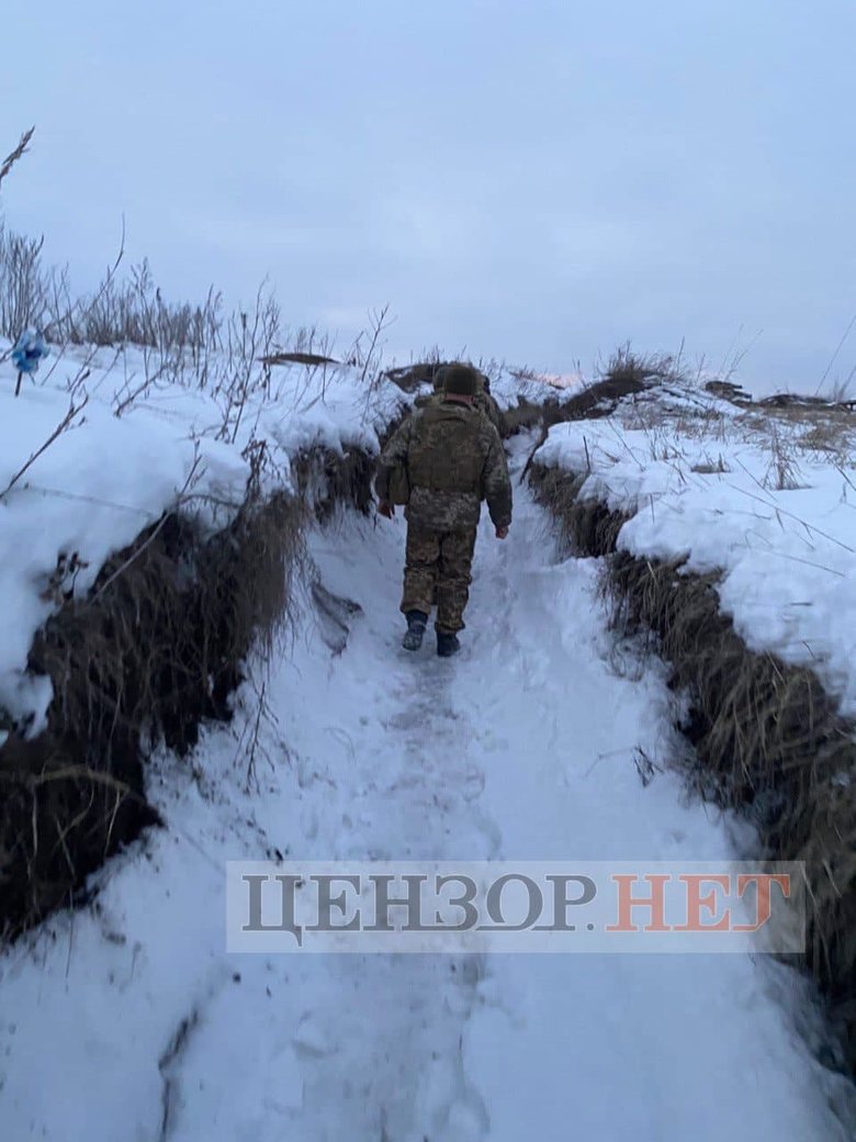 Помилка наша в тому, що люди вважають захист країни лише справою ЗСУ: репортаж із поїздки із Залужним на фронт 03 Помилка наша в тому, що люди вважають захист країни лише справою ЗСУ: репортаж із поїздки із Залужним на фронт 03