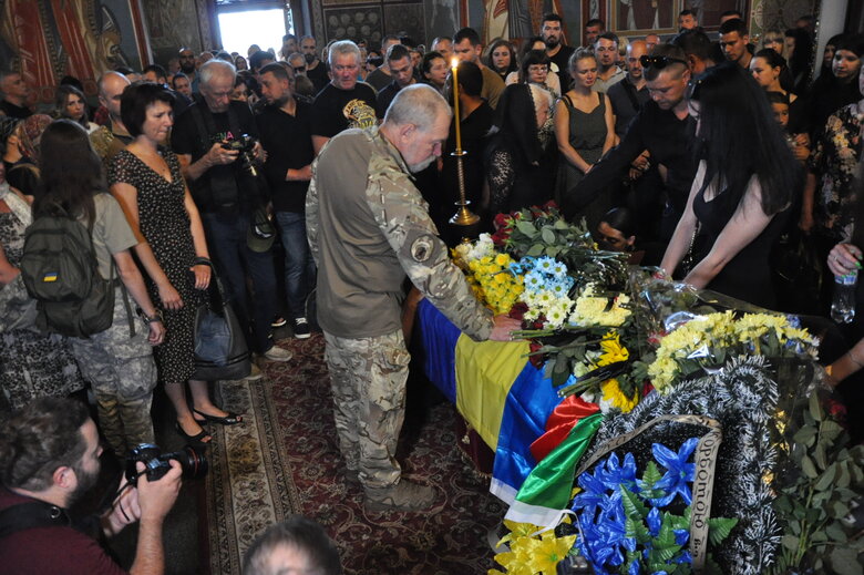 З телеведучим та військовим Карімом Гуламовим, який загинув у бою з російськими окупантами, попрощались у Києві 34
