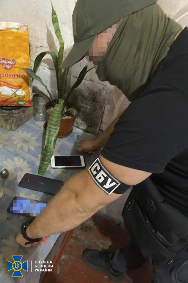 Дружина військового передавала росіянам дані про позиції ЗСУ, які випитувала у чоловіка 03