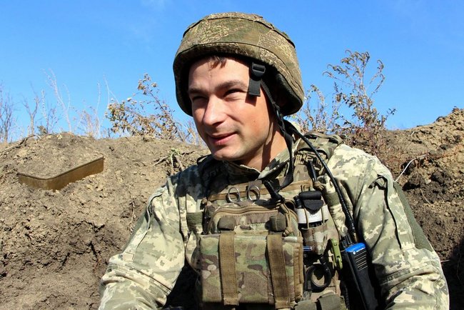 Меморіальну дошку загиблому в зоні ООС морпіху 36-ї ОБрМП Володимиру Бондарюку відкрили в Миколаївській області 01