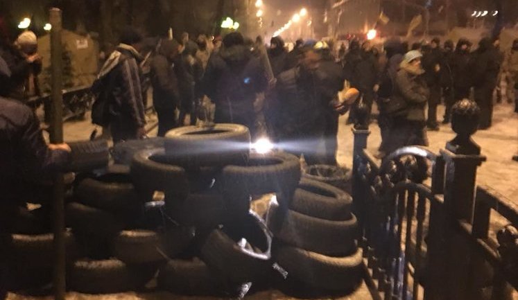 Активісти не хотіли видавати Саакашвілі, сталися сутички, є постраждалі з обох сторін, - спікер Нацполіції Блищик