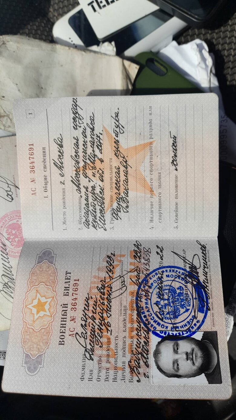 Оккупанты бросили под Славянском два опорника и трупы новобранцев со справками от психиатра 01 Оккупанты бросили под Славянском два опорника и трупы новобранцев со справками от психиатра 01