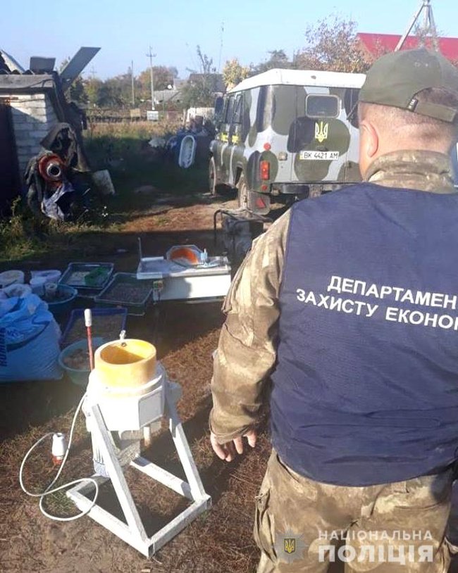 Підпільний цех з обробки бурштину викрили на Рівненщині, вилучено 100 кг каменю 01 Підпільний цех з обробки бурштину викрили на Рівненщині, вилучено 100 кг каменю 01