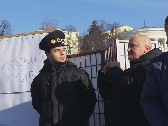 "Беззахисні захисники": в Києві пройшла акція солідарності із заарештованим в окупованому Криму адвокатом Курбедіновим 12 "Беззахисні захисники": в Києві пройшла акція солідарності із заарештованим в окупованому Криму адвокатом Курбедіновим 12