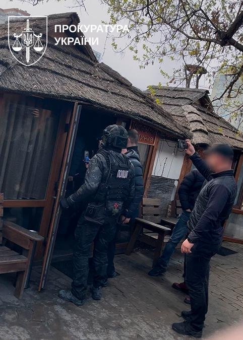 Посадовця Укрзалізниці викрили на хабарі у $100 тисяч