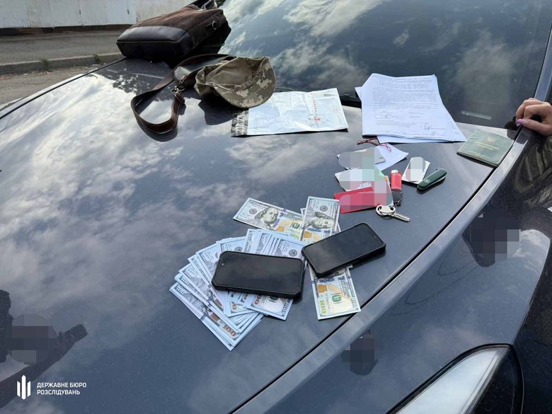 На Закарпатті ДБР викрило військовослужбовця ТЦК на хабарі