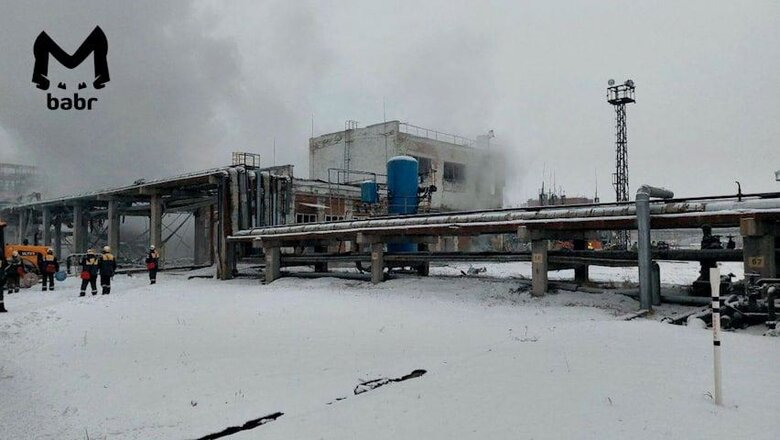 У російському Ангарську пролунав вибух і спалахнула пожежа на нафтопереробному заводі: 2 людей загинуло, ще 4 - постраждали, - росЗМІ 02