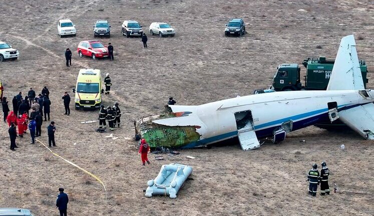 Направлявшийся в Грозный самолет Azerbaijan Airlines упал в Казахстане. Он мог быть поражен российским ПВО. ВИДЕО+ФОТО