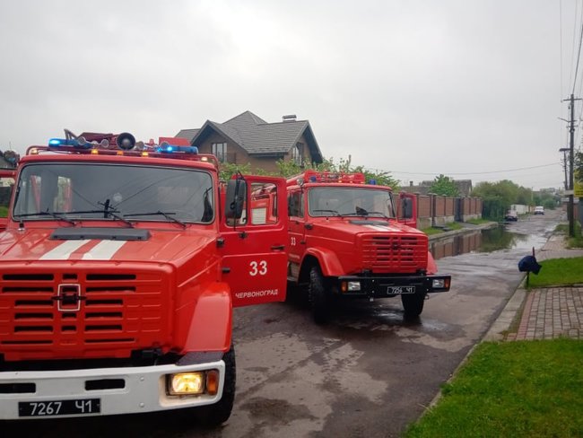 Знеструмлені населені пункти, підтоплені вулиці і будинки: наслідки негоди в Україні 04