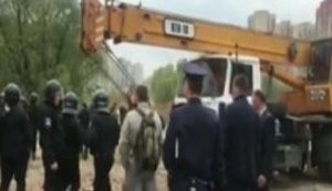 Attack repulsed, 'titushkas' ran away, covered by police, - Avtomaidan on conflict near Kyiv's lake. VIDEO