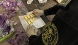 Львівські митники виявили 8 золотих злитків у банці з фарбою, надісланій з Великої Британії. ФОТОрепортаж