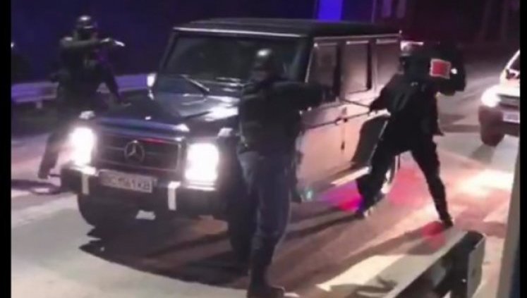 На Закарпатті затримано підозрюваних у справі про стрілянину в Мукачеві: "В автомобілі - купа зброї", - ЗМІ. ВІДЕО+ФОТОрепортаж