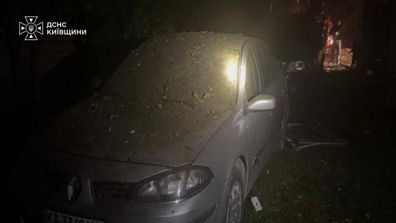 Росія атакувала Київщину: двоє постраждалих, пошкоджені будинки та авто